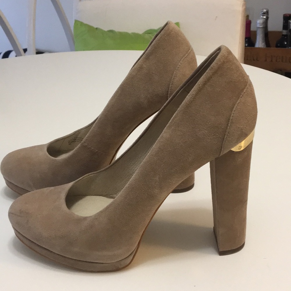 Michael Kors Velours Block Heels tan